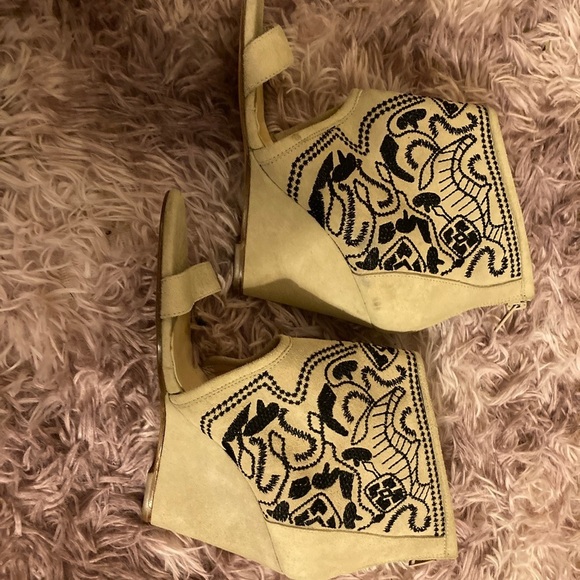 Anthropologie Plomo Suede Embroidered Wedge Sandals Size 7